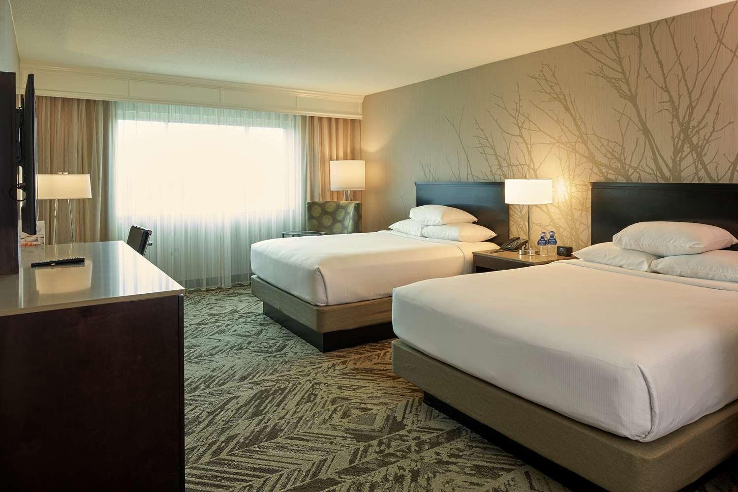 Hilton Cincinnati Airport 3*