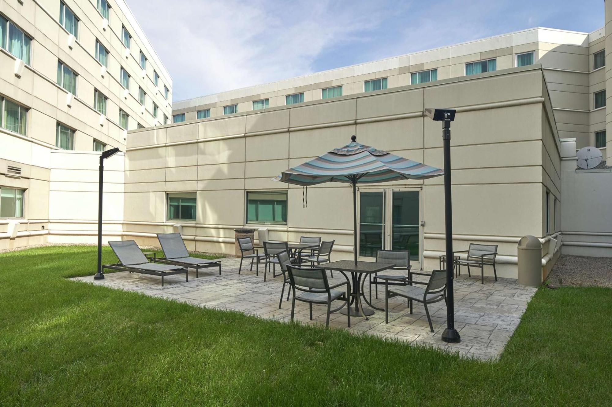 Hotel Hilton Cincinnati Airport 3*