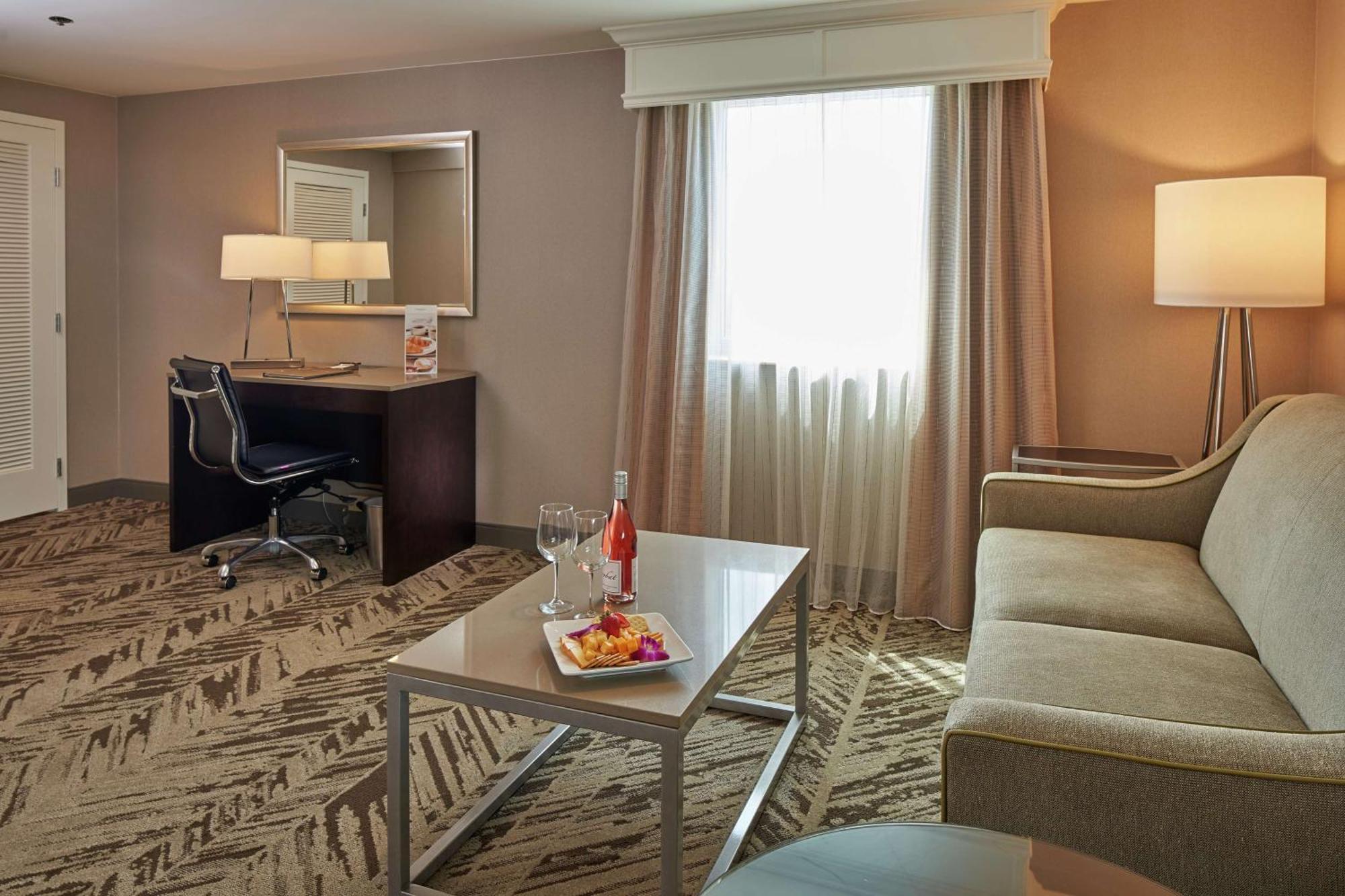 Hilton Cincinnati Airport 3*